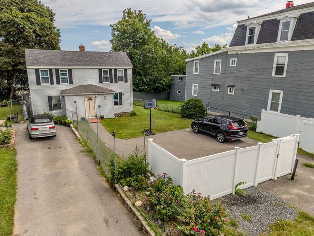 20 Boutelle St, Fitchburg, MA 01420