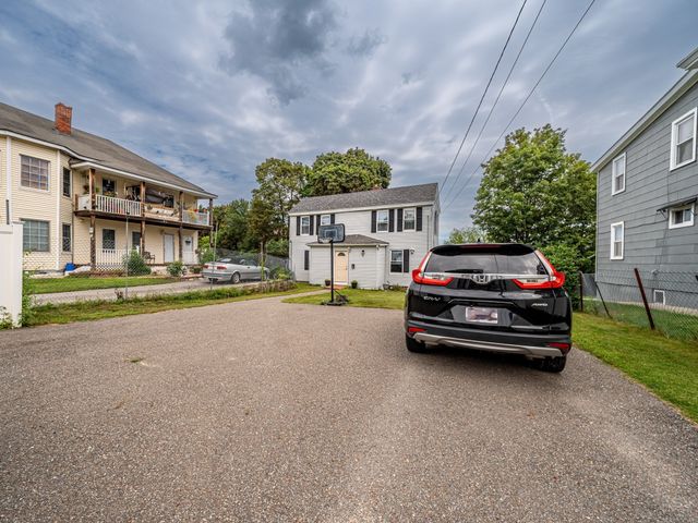 20 Boutelle St, Fitchburg, MA 01420
