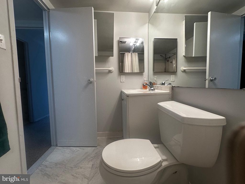 Image 10 of property listing at Address unavailable.
