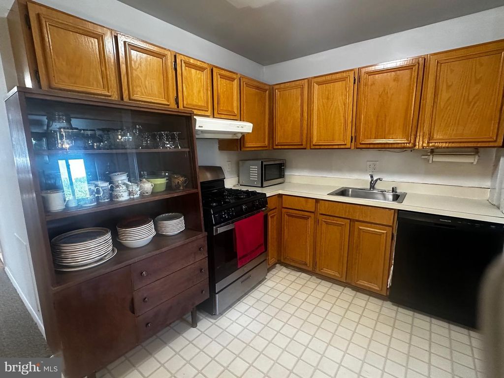 Image 2 of property listing at Address unavailable.