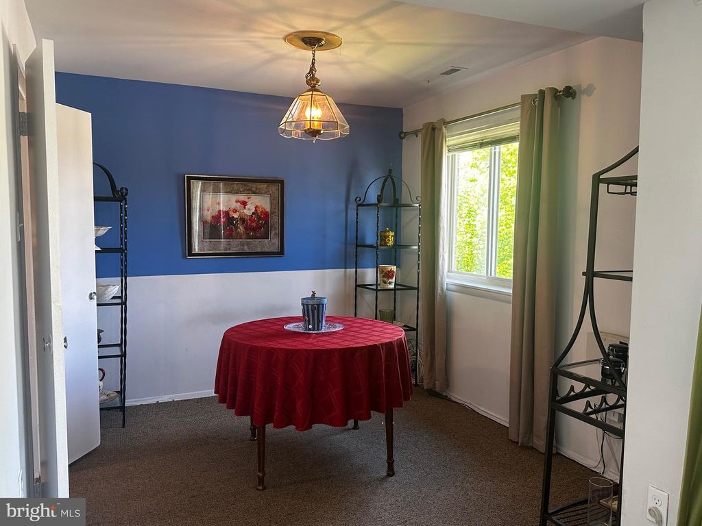 Image 7 of property listing at Address unavailable.