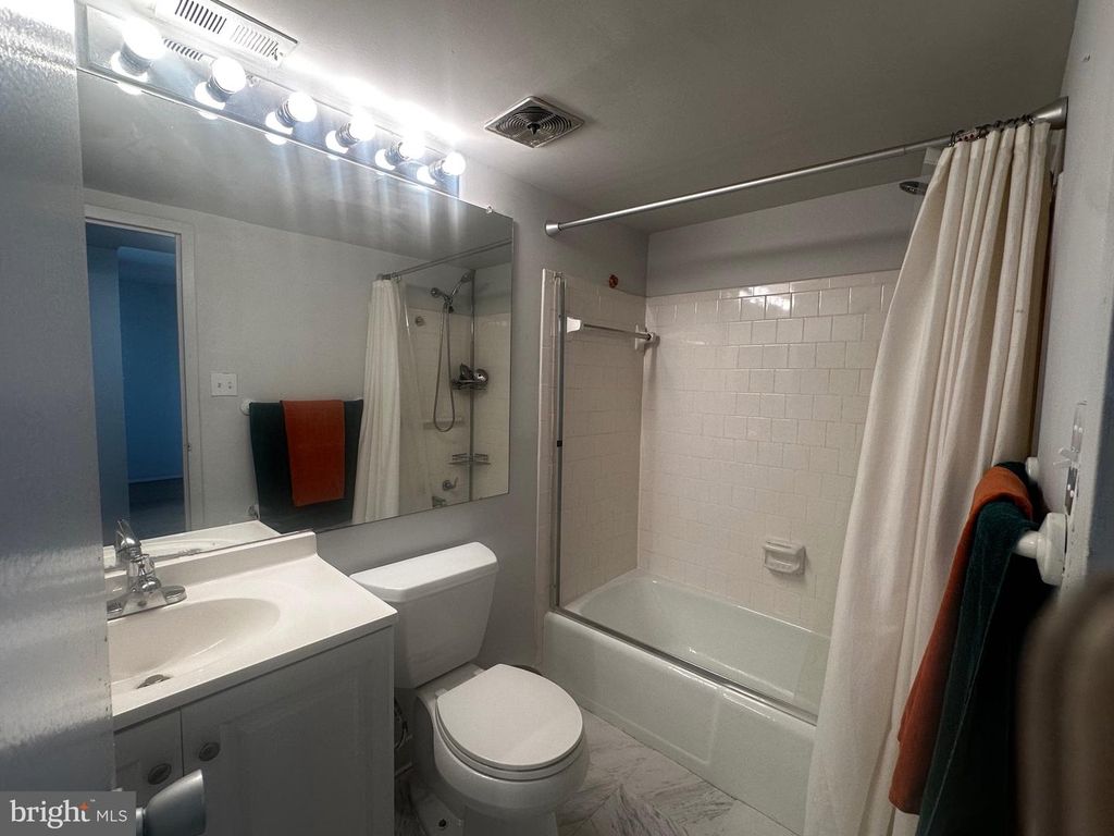 Image 9 of property listing at Address unavailable.