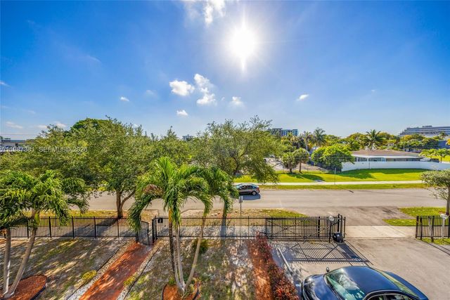 12500 NE 15th Ave 312, North Miami, FL 33161