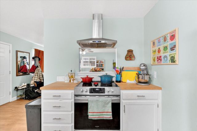 1027 N Warren Avenue, Springfield, MO 65802