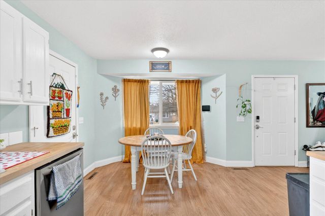 1027 N Warren Avenue, Springfield, MO 65802