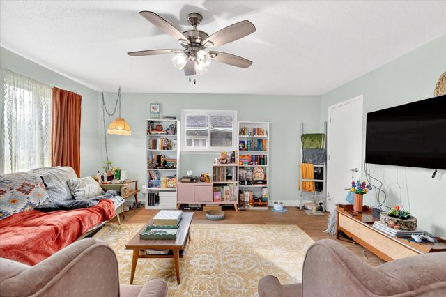 1027 N Warren Avenue, Springfield, MO 65802