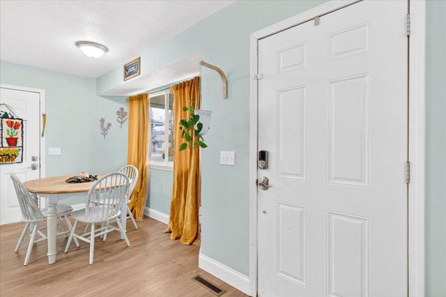 1027 N Warren Avenue, Springfield, MO 65802