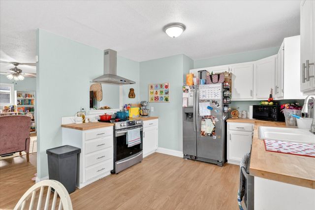 1027 N Warren Avenue, Springfield, MO 65802