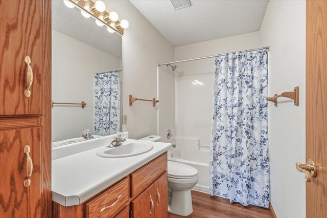 3246 Edgerton Street, Vadnais Heights, MN 55127