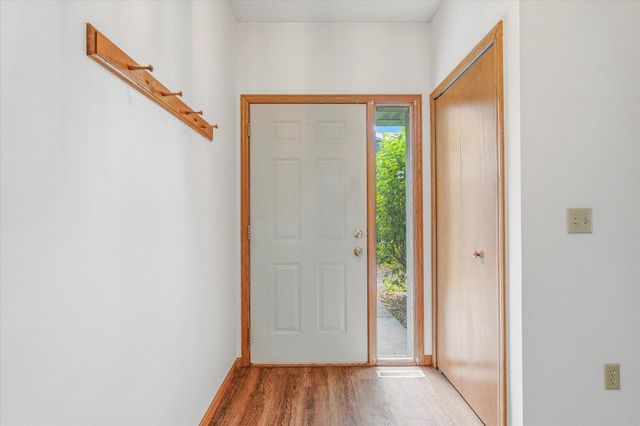 3246 Edgerton Street, Vadnais Heights, MN 55127