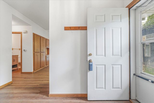 3246 Edgerton Street, Vadnais Heights, MN 55127
