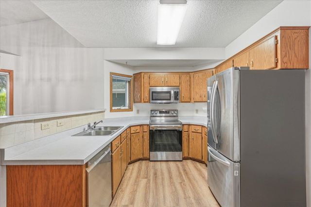 3246 Edgerton Street, Vadnais Heights, MN 55127
