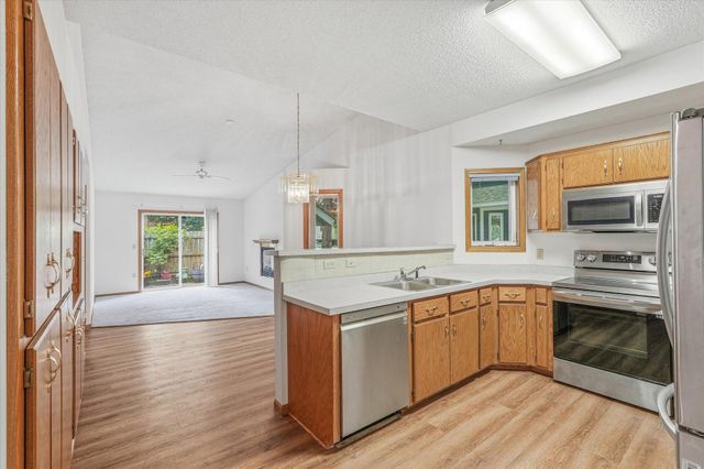 3246 Edgerton Street, Vadnais Heights, MN 55127