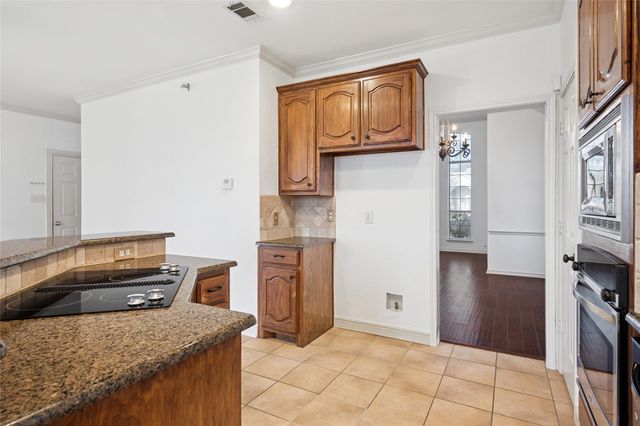 807 Peterstow Drive, Euless, TX 76039