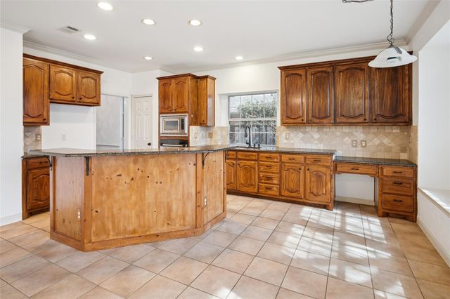 807 Peterstow Drive, Euless, TX 76039