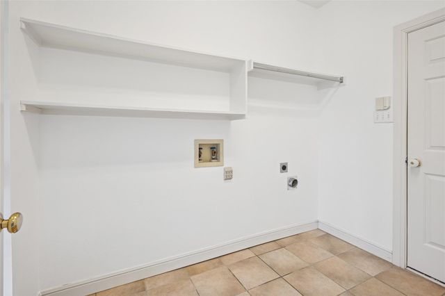 807 Peterstow Drive, Euless, TX 76039