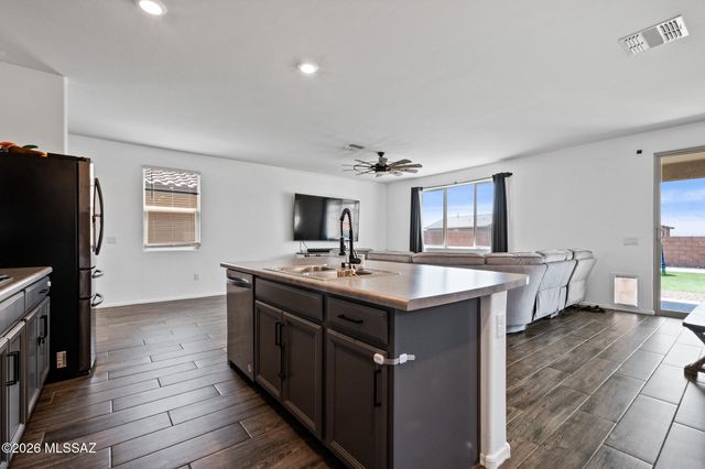8038 S Golden Bell Drive, Tucson, AZ 85747