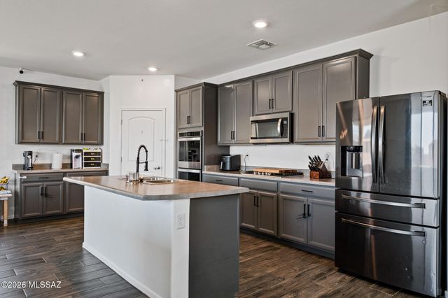 8038 S Golden Bell Drive, Tucson, AZ 85747