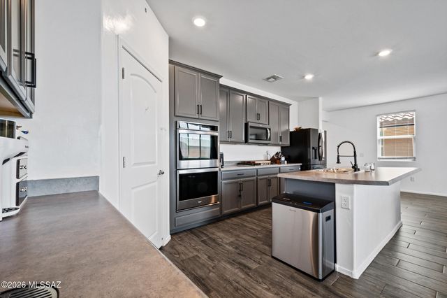 8038 S Golden Bell Drive, Tucson, AZ 85747