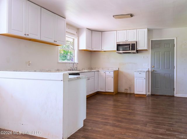 5726 Fernwood Drive, Jackson, MS 39206