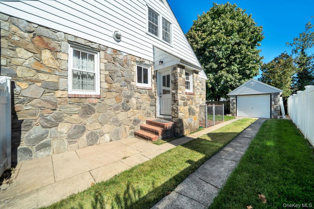 1843 Beech Street, Wantagh, NY 11793 — photo 3