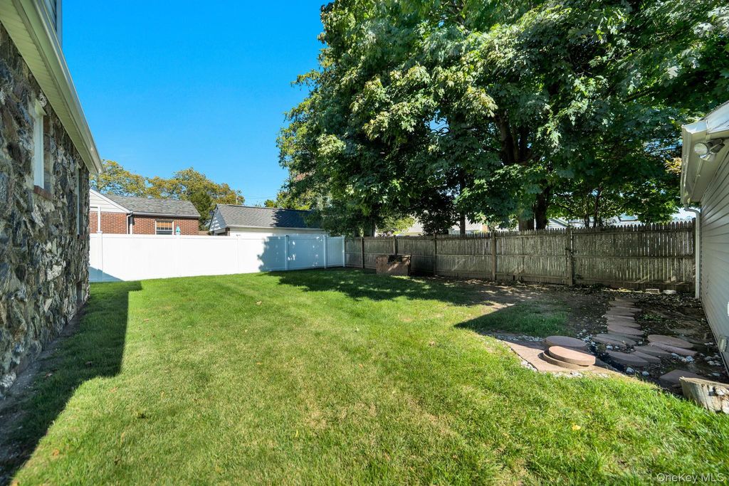1843 Beech Street, Wantagh, NY 11793 — photo 4