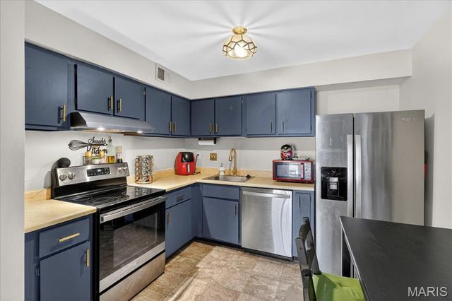 1104 Mariedale Court C, St Louis, MO 63122