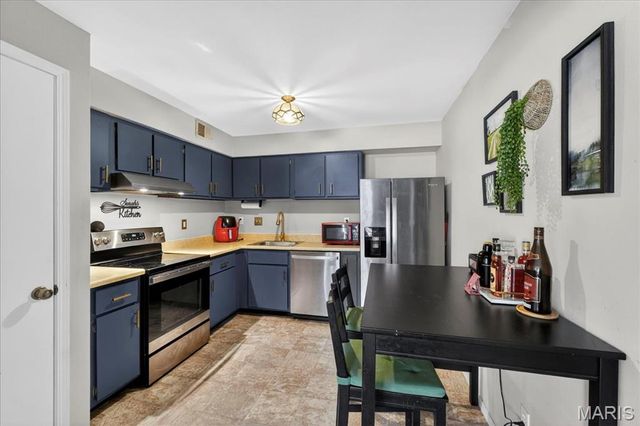 1104 Mariedale Court C, St Louis, MO 63122