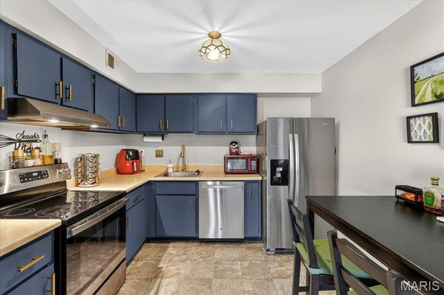 1104 Mariedale Court C, St Louis, MO 63122