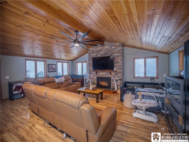 7197 Hall Road, Charlotte, NY 14718