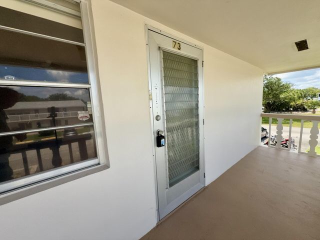 73 Hastings E, West Palm Beach, FL 33417