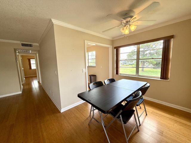 73 Hastings E, West Palm Beach, FL 33417