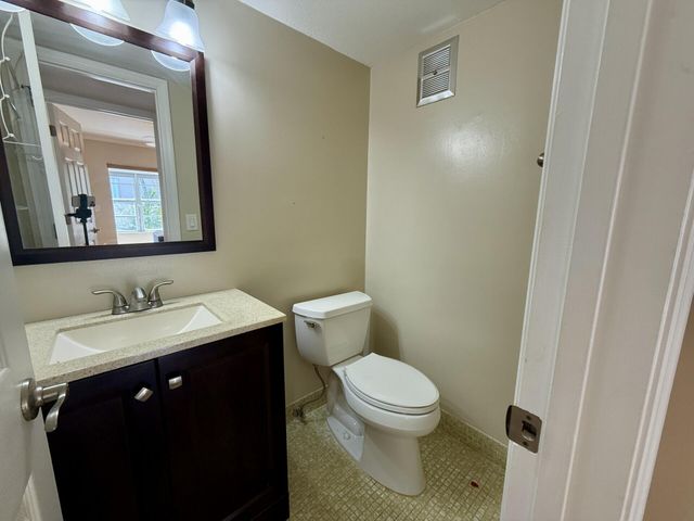 73 Hastings E, West Palm Beach, FL 33417