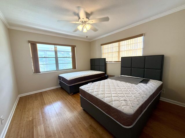 73 Hastings E, West Palm Beach, FL 33417