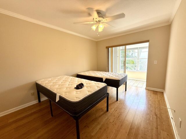 73 Hastings E, West Palm Beach, FL 33417