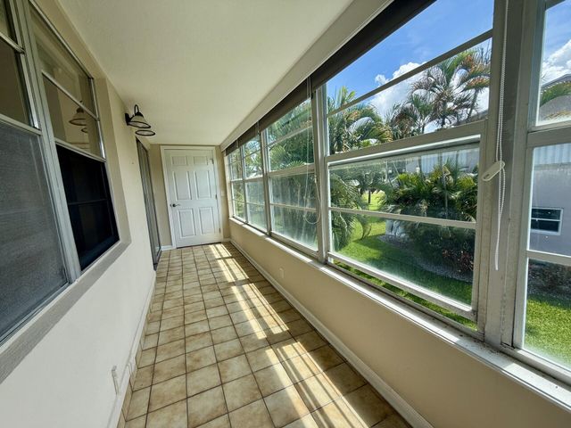 73 Hastings E, West Palm Beach, FL 33417
