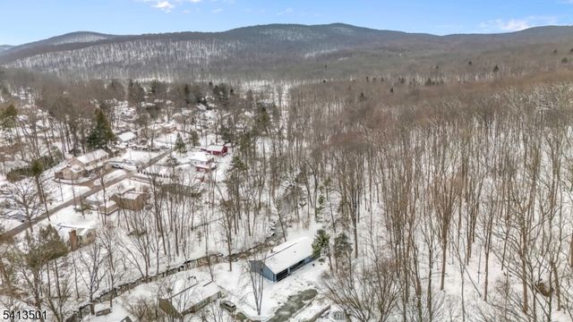 15 Winding Brook Way, Rockaway Twp., NJ 07866