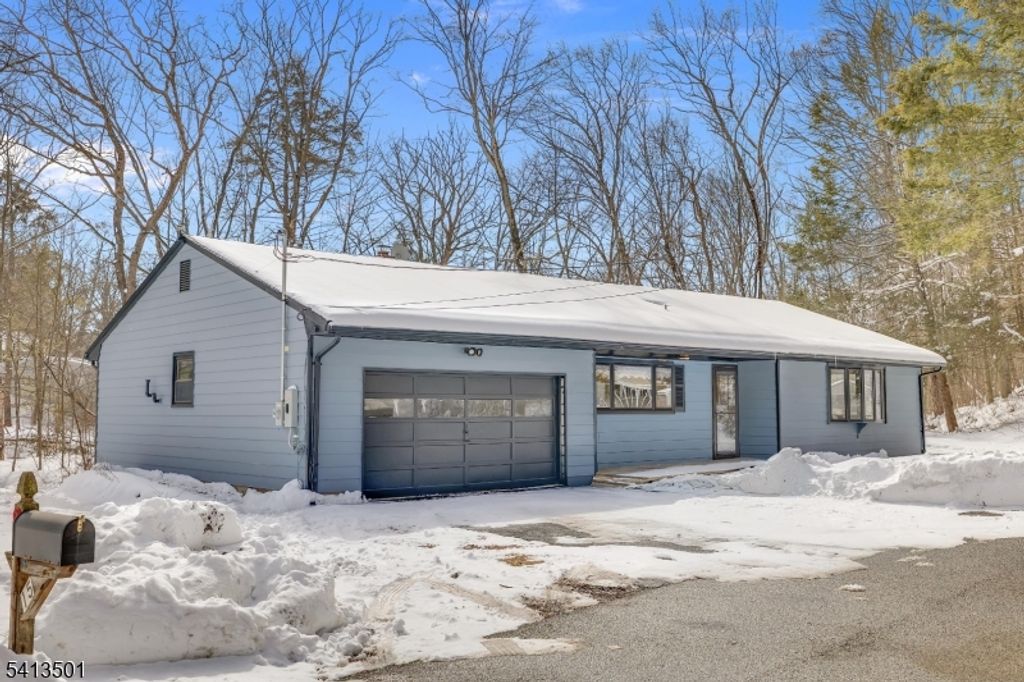 15 Winding Brook Way, Rockaway Twp., NJ 07866