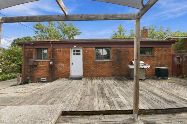 29435 Spoon Avenue, Madison Heights, MI 48071