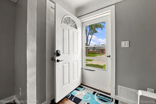 29435 Spoon Avenue, Madison Heights, MI 48071