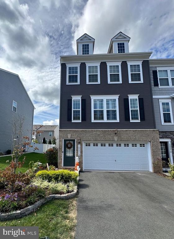 Image 1 of property listing at 10572 WATERBURY WOODS WAY, Manassas, VA 20112