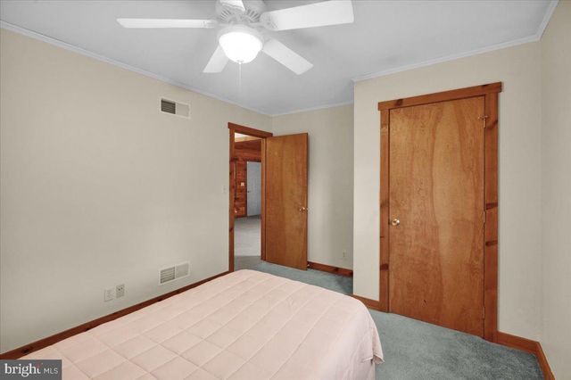 28 LAKE RD, Fleetwood, PA 19522