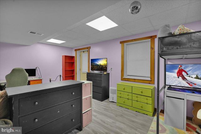 28 LAKE RD, Fleetwood, PA 19522