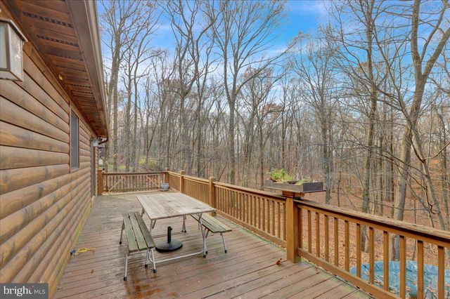 28 LAKE RD, Fleetwood, PA 19522