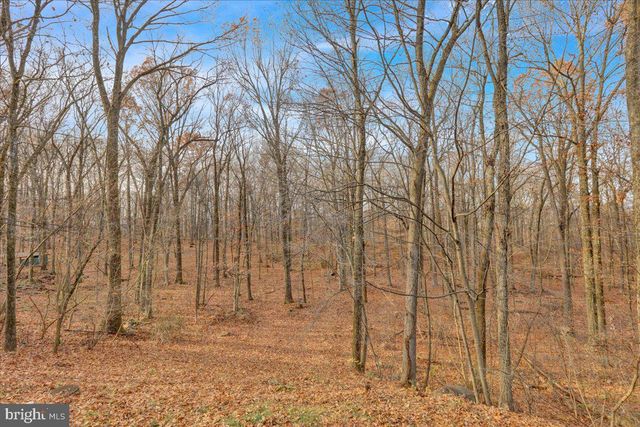 28 LAKE RD, Fleetwood, PA 19522