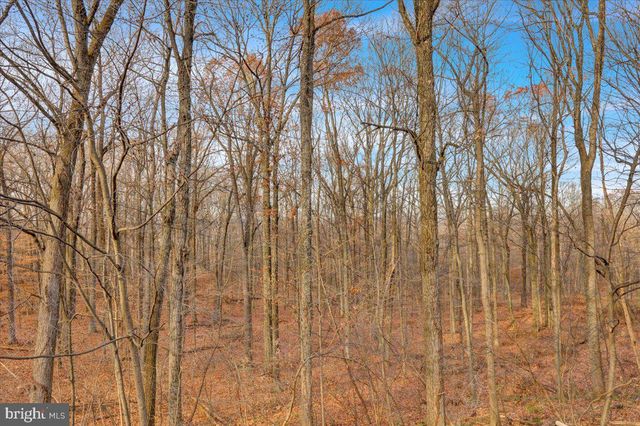 28 LAKE RD, Fleetwood, PA 19522