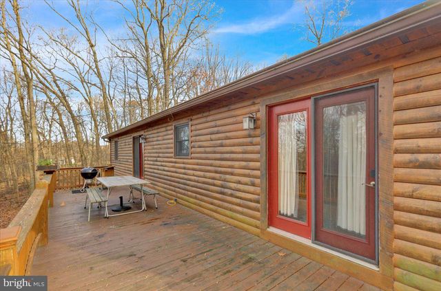 28 LAKE RD, Fleetwood, PA 19522