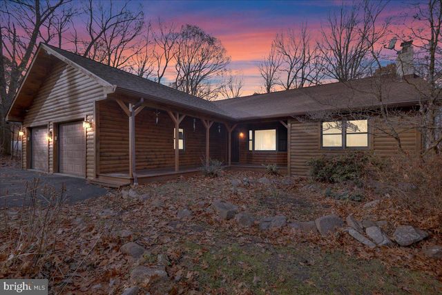 28 LAKE RD, Fleetwood, PA 19522