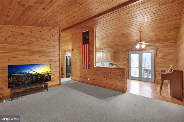 28 LAKE RD, Fleetwood, PA 19522