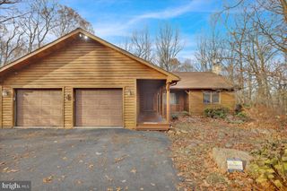 28 LAKE RD, Fleetwood, PA 19522